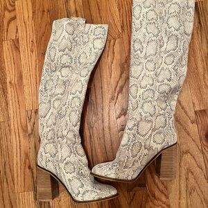 Elegant Snakeskin Heeled Boots